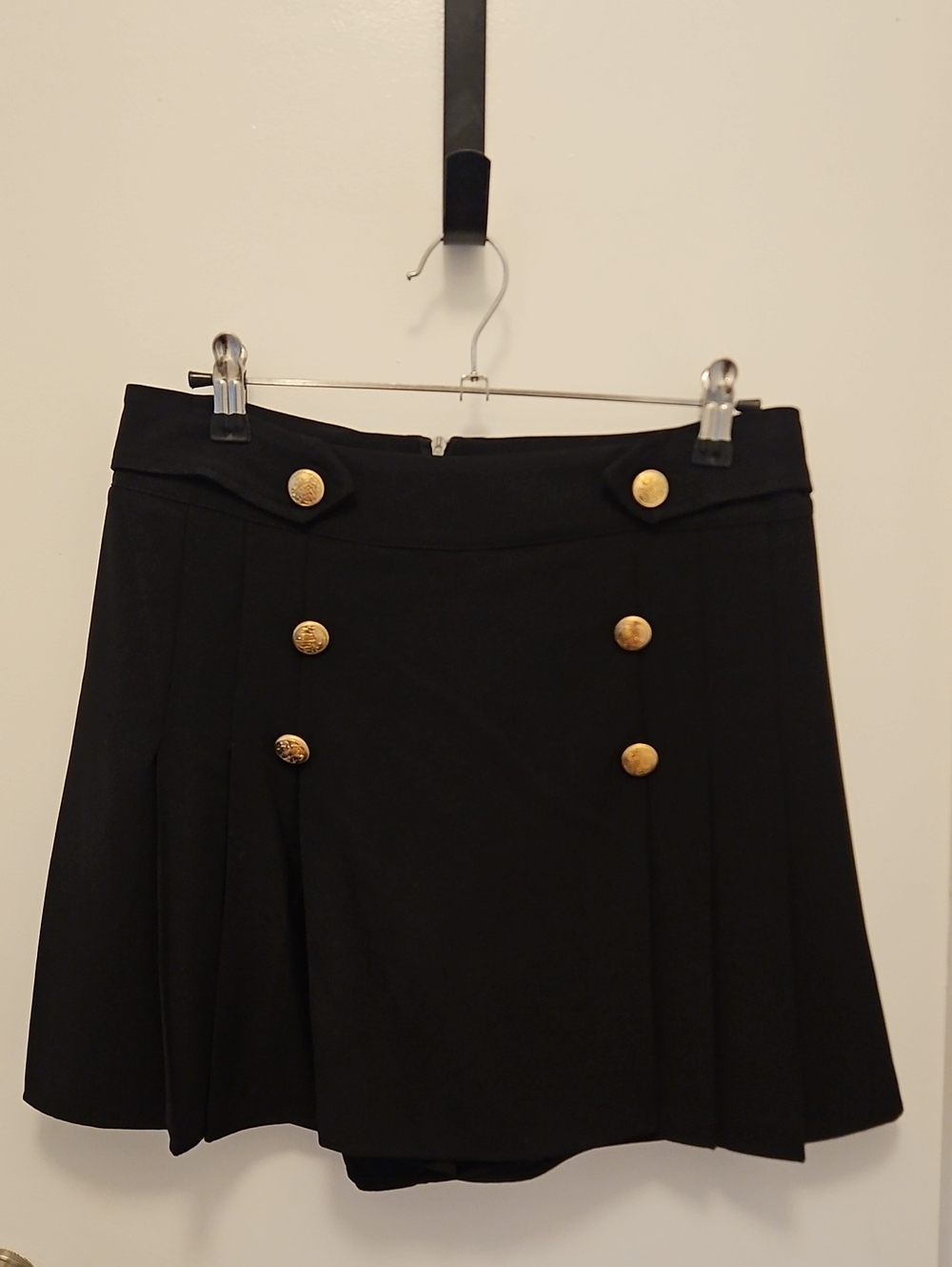 Zara NEW Women's Size Medium Black Pleated Mini Skort with Gold Buttons